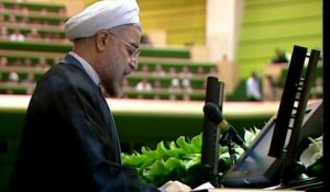 Iran: Rohani prête serment