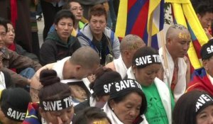 Des militants pro-Tibet ont déployé une banderole sur le siège de l'ONU à Genève