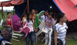 Philippines: les rescapés préparent Noël