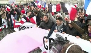 Paris: manifestation contre la politique du président Hollande