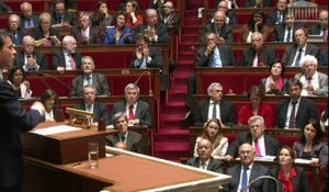 "J'assume, oui, j'assume", l'anaphore de Valls aux députés