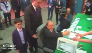 A Alger, Bouteflika vote en fauteuil roulant