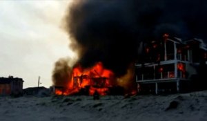 Spectaculaire incendie dans des habitations du New Jersey