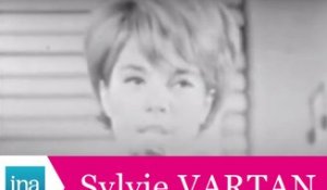 Sylvie Vartan "Les vacances se suivent" (live officiel) - Archive INA