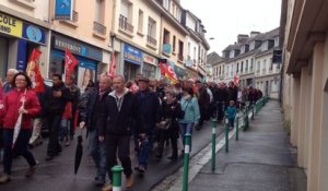 Premier mai : 800 manifestants défilent à Hennebont
