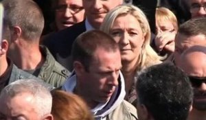 En campagne pour les Européennes, Marine Le Pen chahutée à Sotteville-lès-Rouen - 04/05
