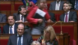 Valls salue le retour d'Ayrault sur les bancs de l'Assemblée