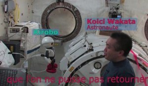 Les adieux du robot Kirobo et de l'astronaute