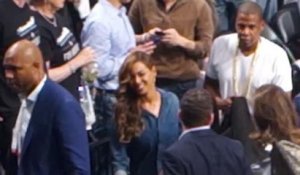 Jay-Z et Beyonce sont souriants malgré une dispute
