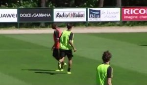 Le premier but d'Hachim Mastour à l'entraînement du Milan !