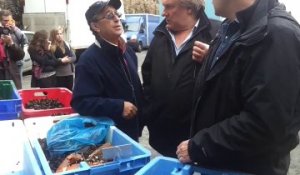 Morlaix. Gérard Depardieu sur le marché