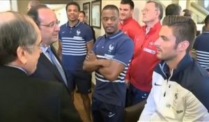 Hollande rend visite aux Bleus à Clairefontaine : une petite blague pour chaque joueur