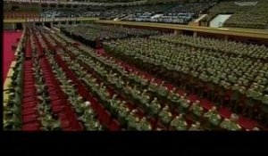 Kim Jong-un boite lors de la cérémonie d'anniversaire des 20 ans de la mort de Kim Il-sung