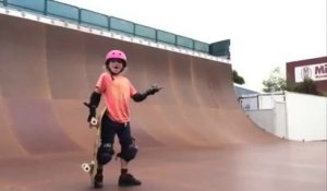 Une petite fille de 9 ans fait des tricks de fou en Skate!
