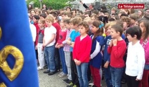 Pont-l'Abbé. Les enfants chantent pour le 6 juin