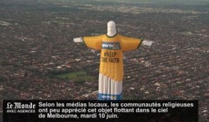 Mondial de football : un christ gonflable au-dessus de Melbourne