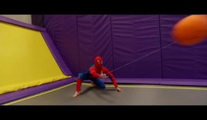 Super Héros en Trampoline