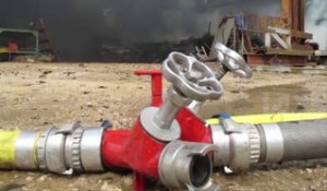 VIDEO (41) Incendie de hangar à Maves