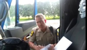 Chauffeur de camion VS Flic... Le routier filme un policier en infraction!