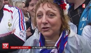 Les Bleus de retour en France, réconciliés avec leur public