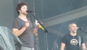 Bertrand Cantat fustige «les salauds qui nous gouvernent», sur scène