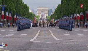 Des militaires en uniforme de poilus au défilé du 14 juillet