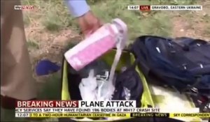 Crash du MH17: un journaliste fouille dans la valise d'une victime et s'excuse