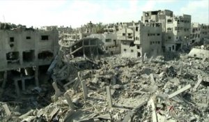 Cessez-le-feu à Gaza : les habitants font des provisions et constatent l'ampleur des dégâts