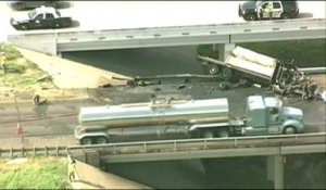 Un camion suspendu dans le vide au Texas