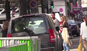 Nabilla Benattia furieuse, insulte un paparazzi à Paris (vidéo)