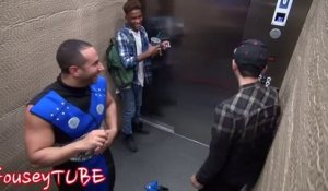 Caméra cachée : il se transforme en personnage de Mortal Kombat et tabasse les gens dans l'ascenseur !