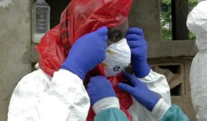 REPORTAGE - Liberia: Avec les ramasseurs de cadavres du virus Ebola