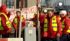 Des mineurs polonais bloquent les rails pour empêcher l'arrivée de charbon russe