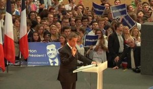 Sarkozy acclamé par les siens à Lambersart