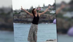 Alessandra Ambrosio pose pour une séance photo improvisée