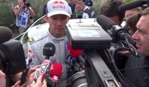 Sébastien Ogier remercie les spectateurs du rallye de France-Alsace