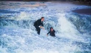 Demande en mariage gâchée par une vague géante!