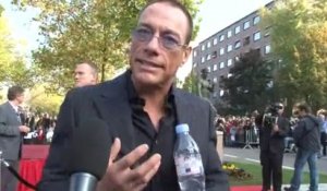 Jean-Claude Van Damme inaugure sa statue grandeur nature