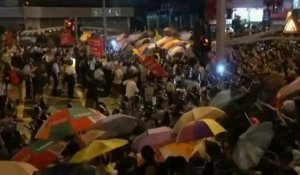 Hong Kong : les manifestants réoccupent un campement après des heurts avec la police