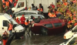 Voitures renversées, canons à eaux et gaz lacrymogènes lors de manifestations monstres à Bruxelles