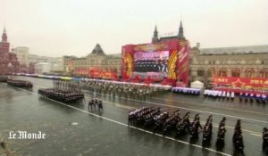 Etonnant défilé soviétique dans les rues de Moscou