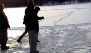 Glissade ratée sur lac gelé! FAIL!