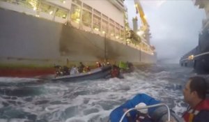 Collision de  bateaux entre l'armée espagnole et Greenpeace