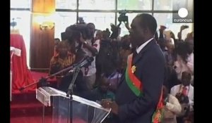 Le président intérimaire du Burkina Faso prête serment