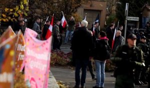 Défilé de Nazis en la mémoire d'Hitler dérive dans le bon sens...