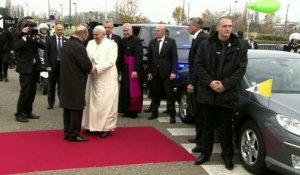 Les eurodéputés font un accueil chaleureux au pape en visite
