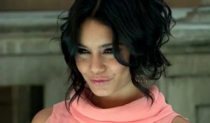 Vanessa Hudgens obtient un ordre de restriction contre un homme qui est venu d'Afrique pour la harceler