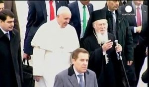 Turquie: le pape François se recueille dans la Mosquée bleue d'Istanbul