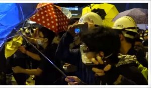 Hong Kong : nouveaux affrontements entre la police et les manifestants pro-démocratie