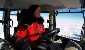 Une aventurière néerlandaise atteint le Pôle Sud en tracteur